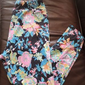 Black and floral print lularoe-like leggings